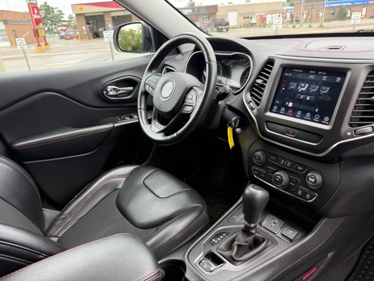 Jeep Cherokee снимка Jeep Cherokee