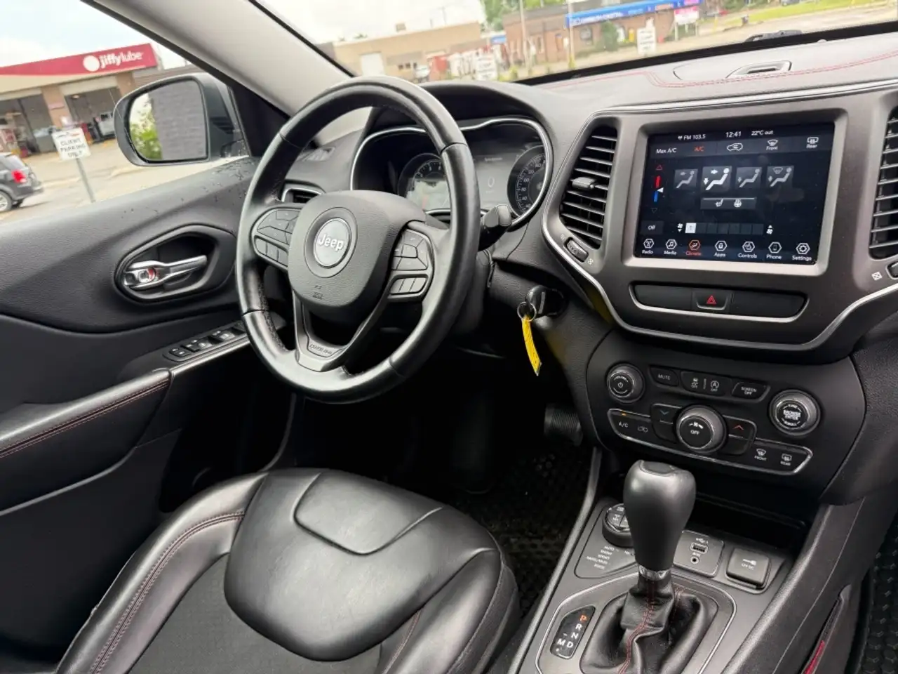 Jeep Cherokee снимка Jeep Cherokee