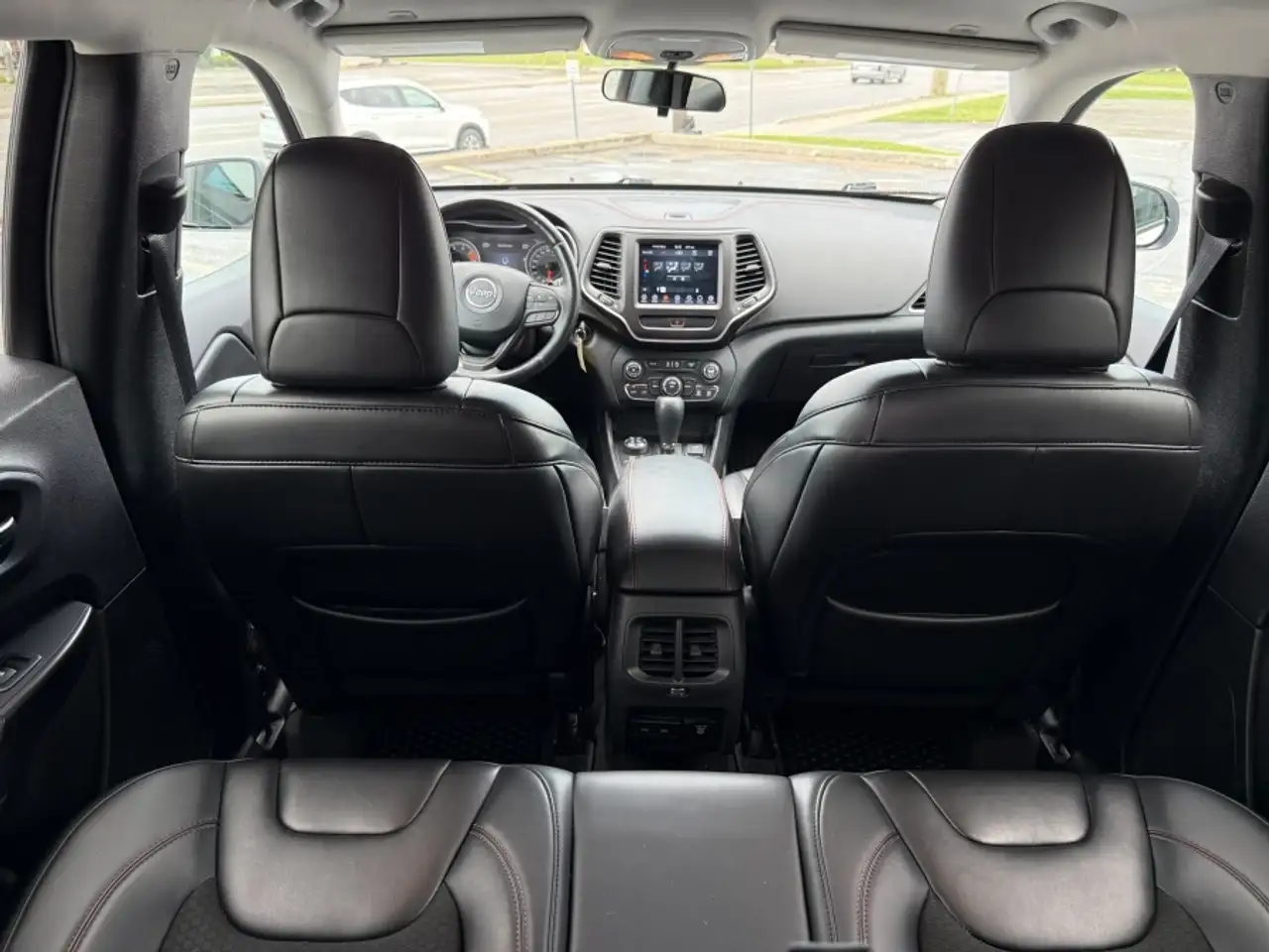 Jeep Cherokee снимка Jeep Cherokee
