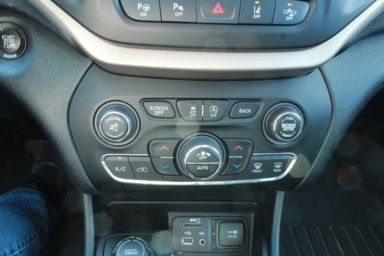 Jeep Cherokee photo Jeep Cherokee
