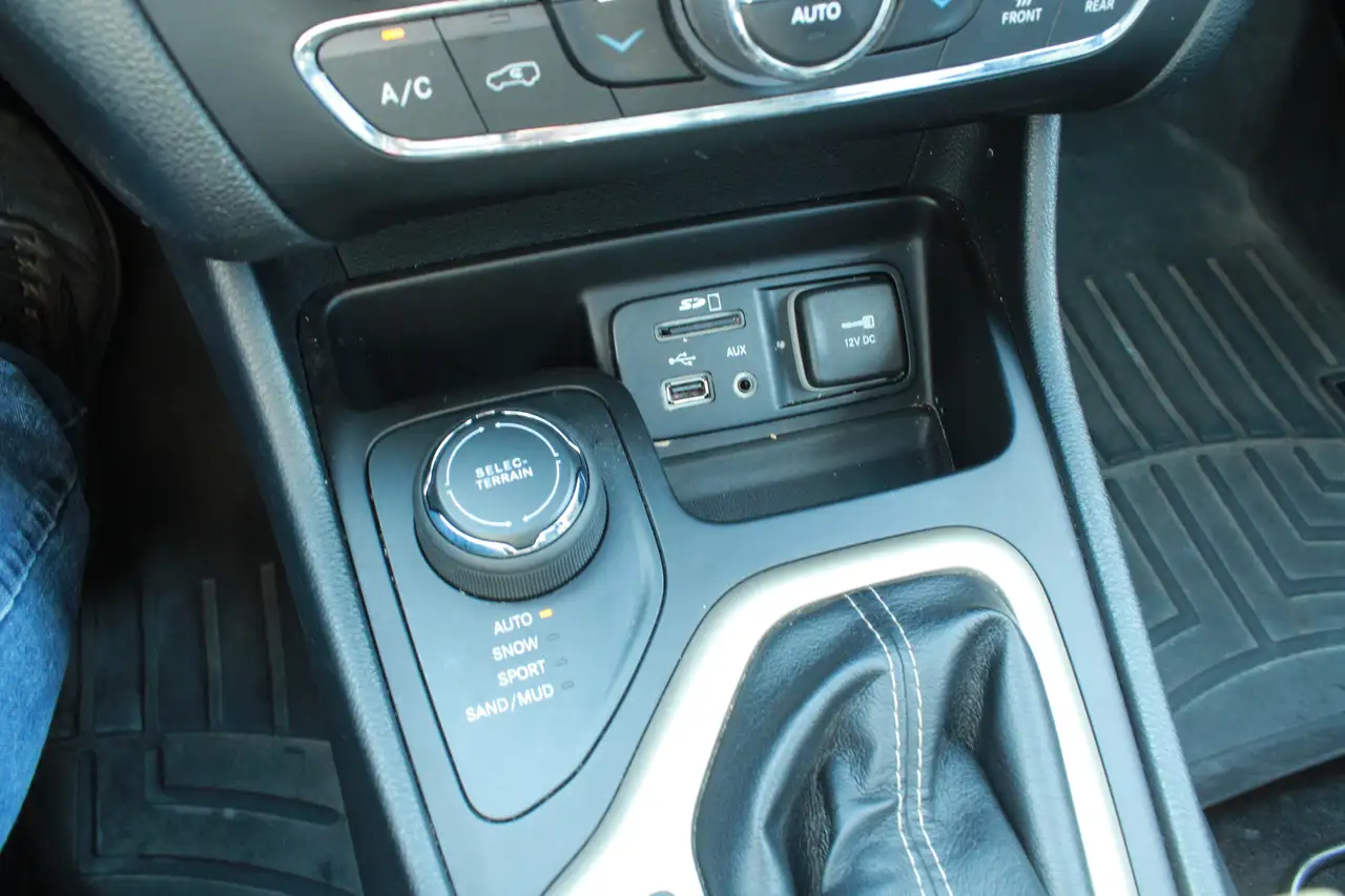 Jeep Cherokee photo Jeep Cherokee