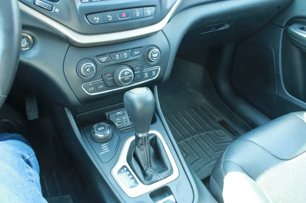 Jeep Cherokee photo Jeep Cherokee