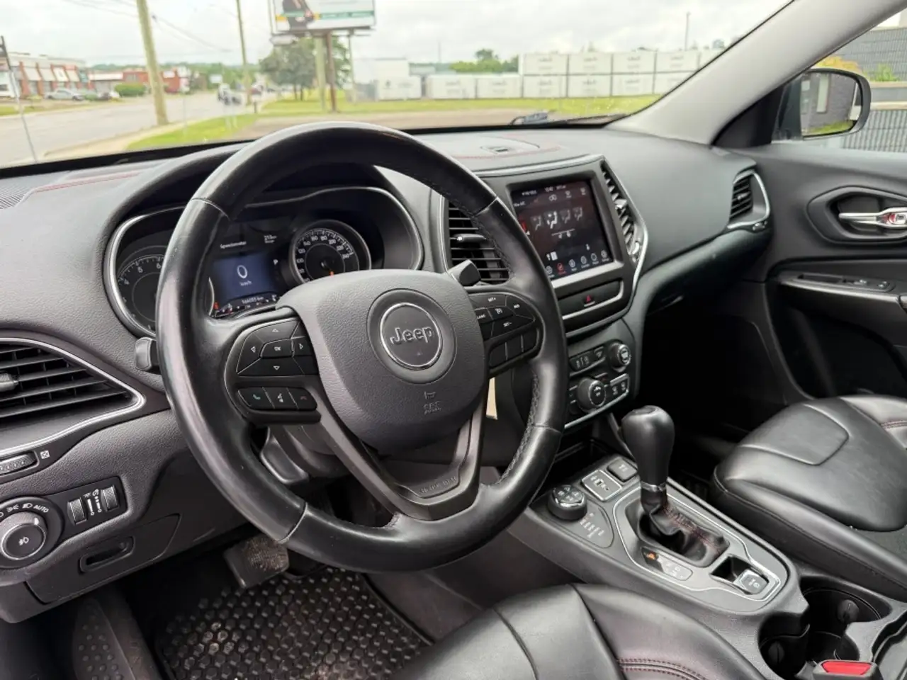 Jeep Cherokee снимка Jeep Cherokee