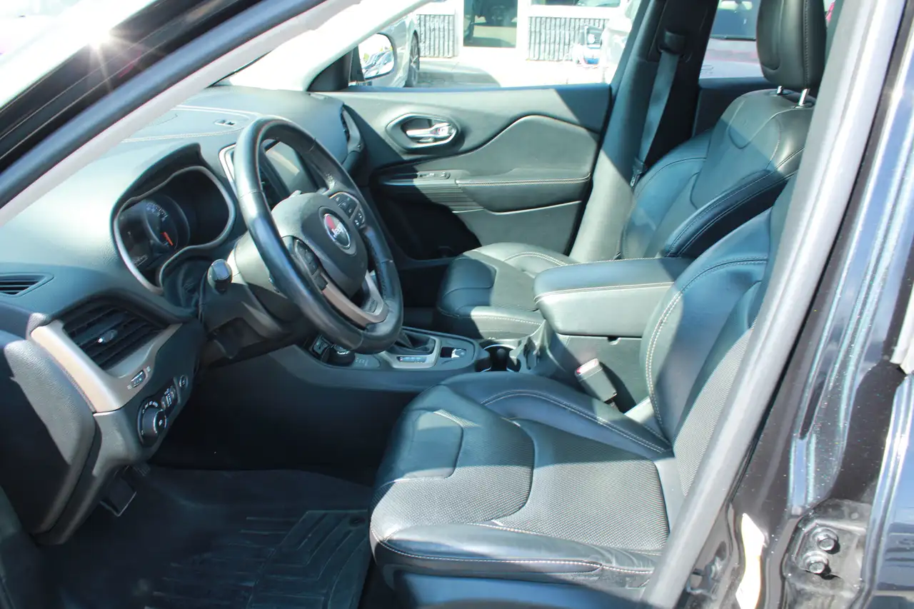 Jeep Cherokee photo Jeep Cherokee