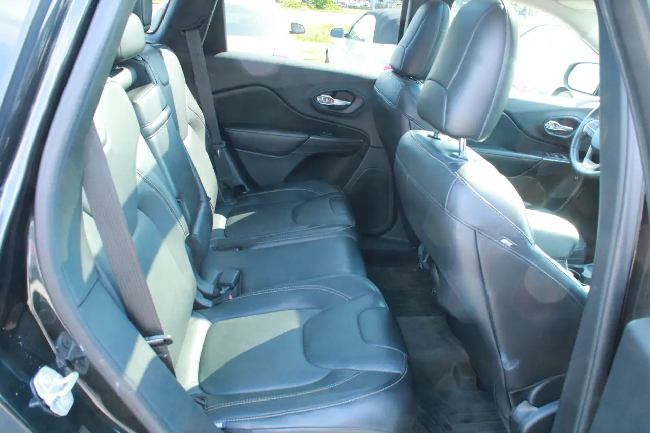 Jeep Cherokee photo Jeep Cherokee