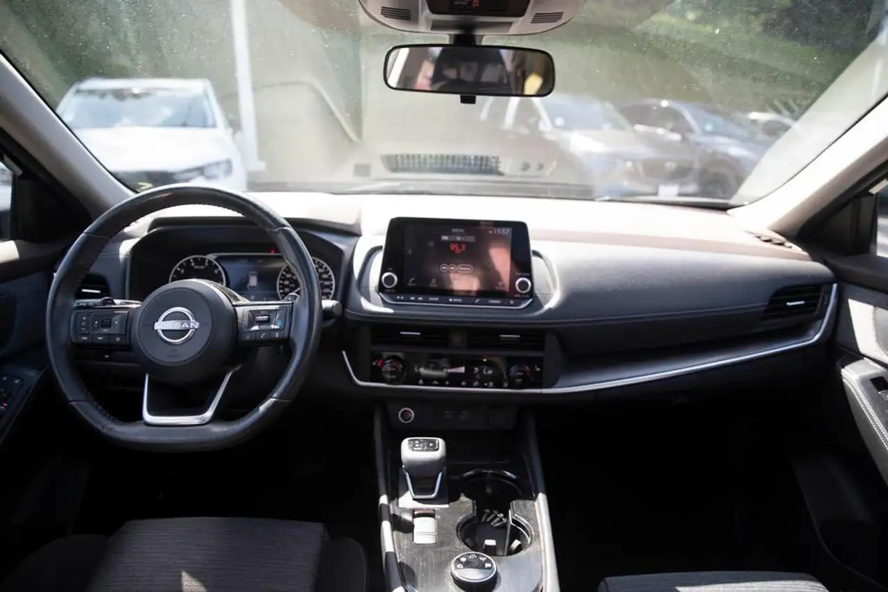 Nissan Rogue снимка Nissan Rogue