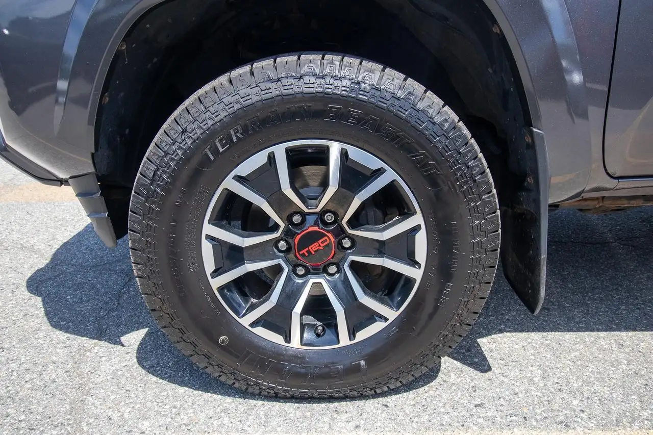 Toyota Tacoma снимка Toyota Tacoma