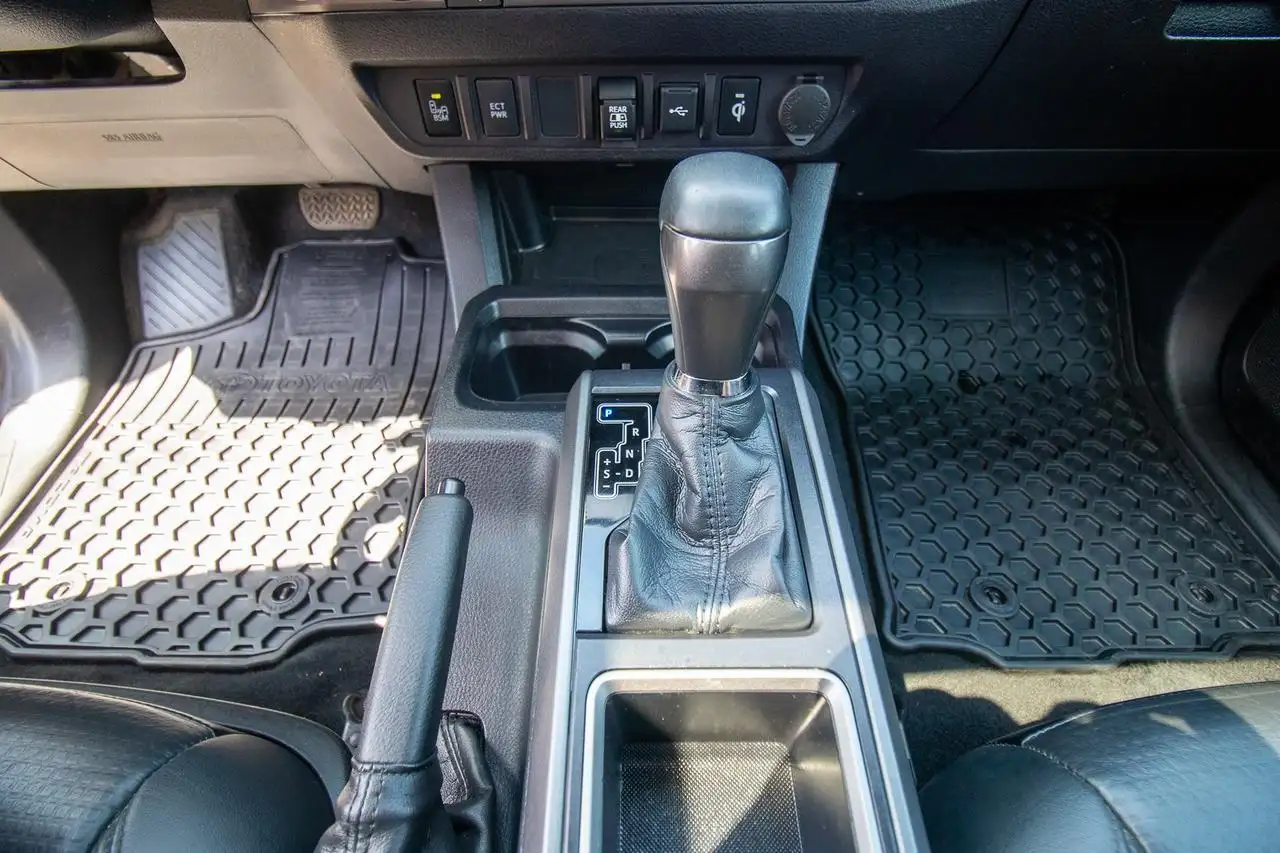 Toyota Tacoma снимка Toyota Tacoma