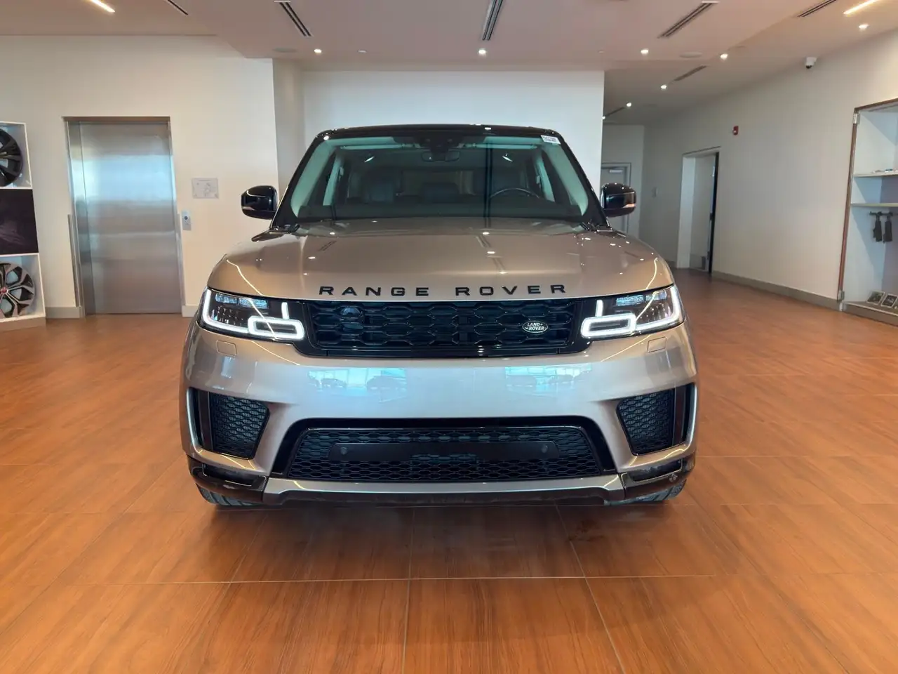 Land Rover Range Rover Sport снимка Land Rover Range Rover Sport