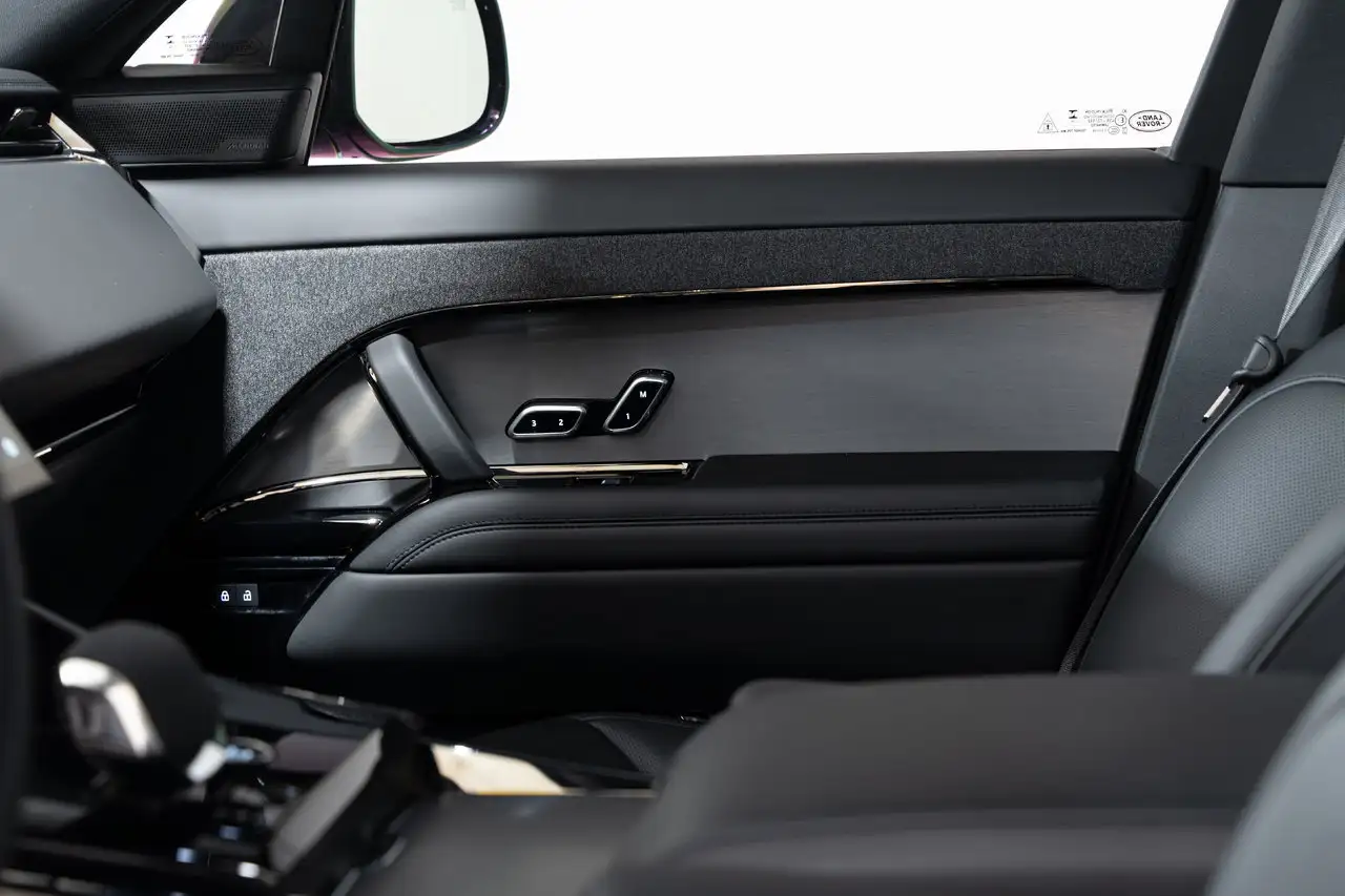 Land Rover Range Rover Sport photo Land Rover Range Rover Sport