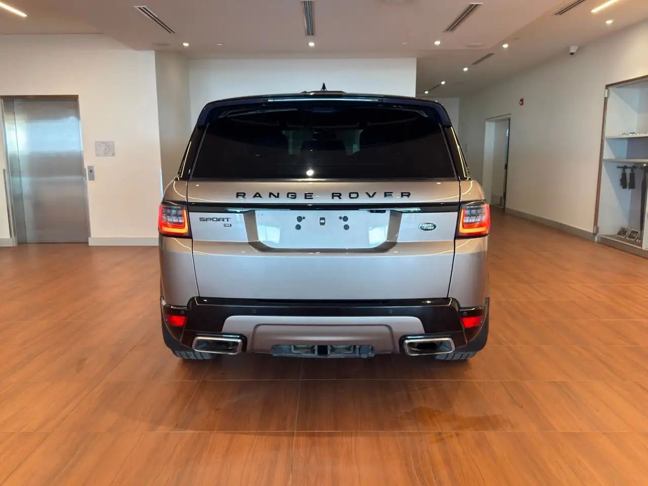 Land Rover Range Rover Sport снимка Land Rover Range Rover Sport
