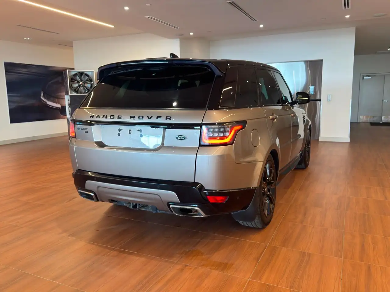 Land Rover Range Rover Sport снимка Land Rover Range Rover Sport