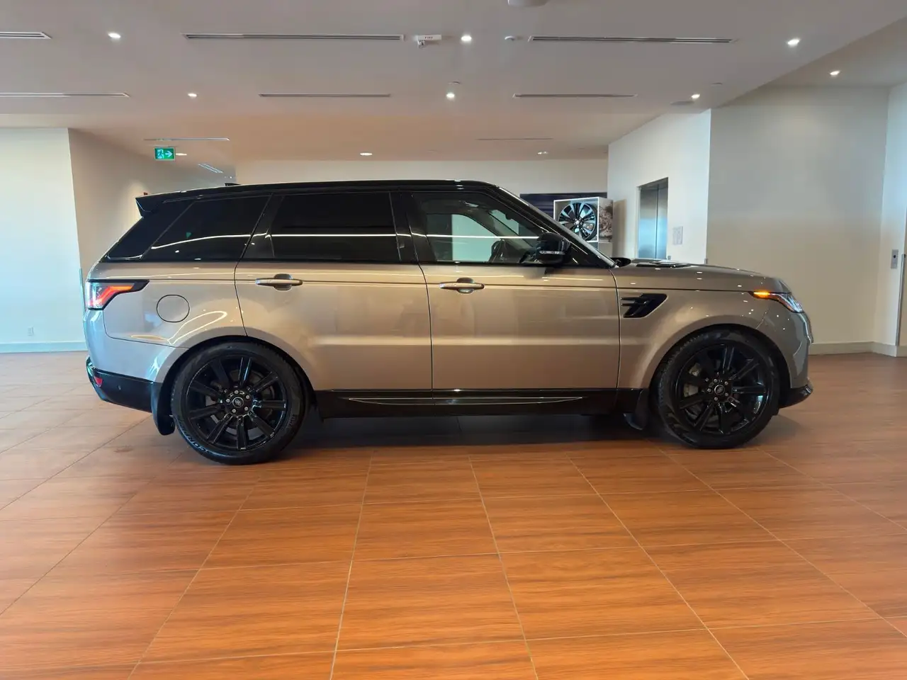 Land Rover Range Rover Sport снимка Land Rover Range Rover Sport
