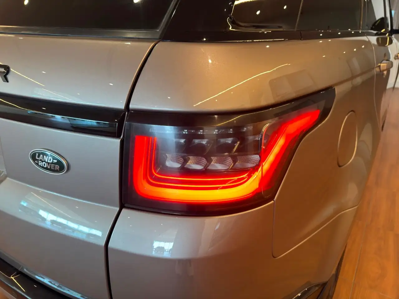 Land Rover Range Rover Sport снимка Land Rover Range Rover Sport