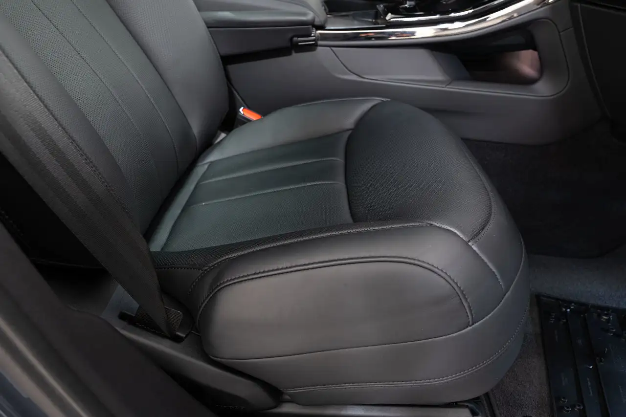 Land Rover Range Rover Sport photo Land Rover Range Rover Sport