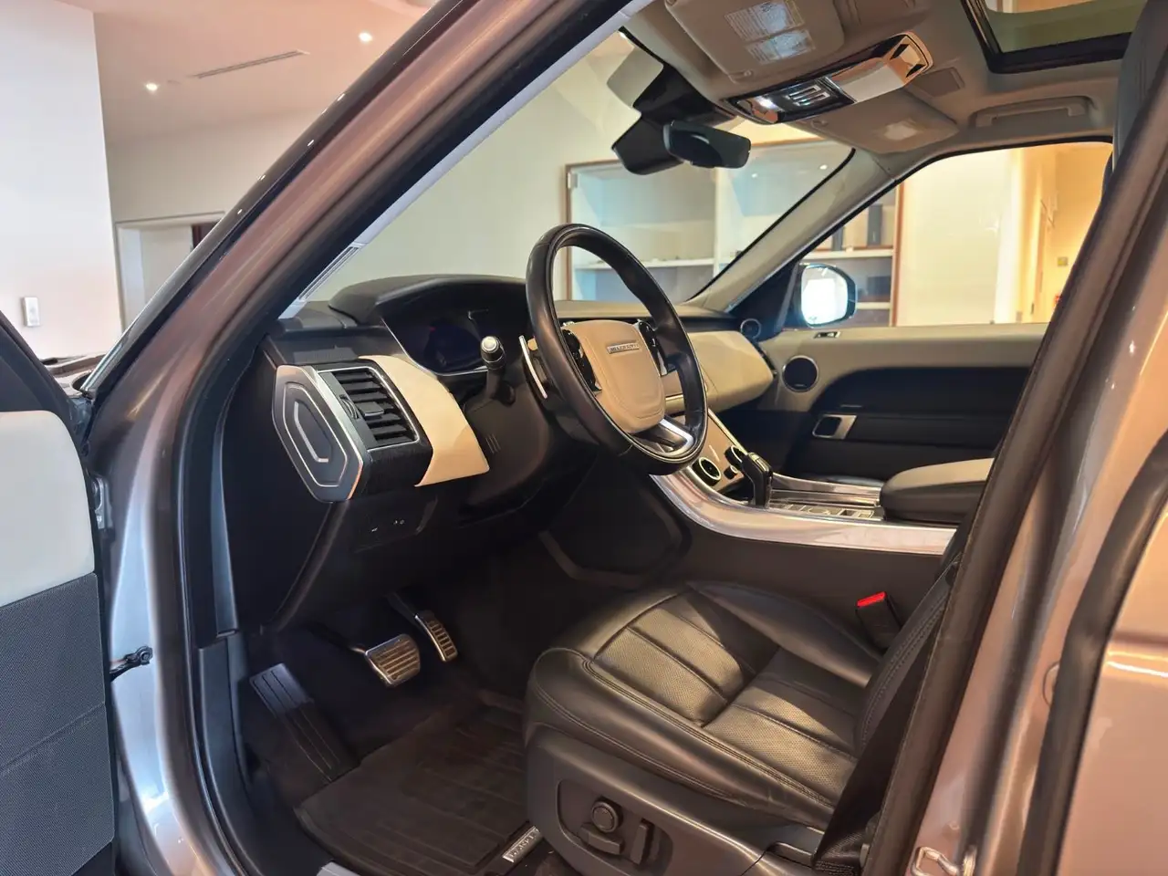 Land Rover Range Rover Sport снимка Land Rover Range Rover Sport