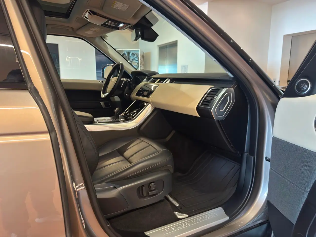 Land Rover Range Rover Sport снимка Land Rover Range Rover Sport
