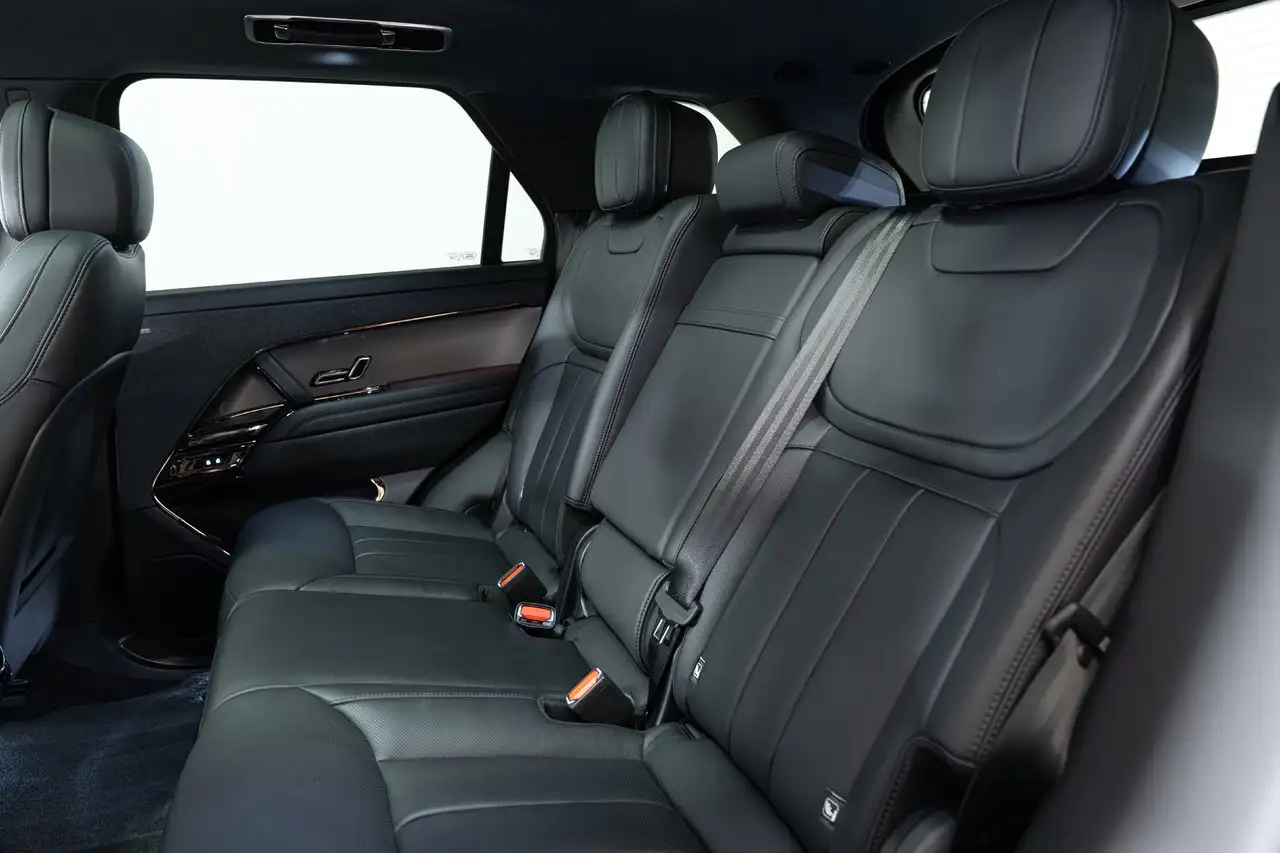 Land Rover Range Rover Sport photo Land Rover Range Rover Sport