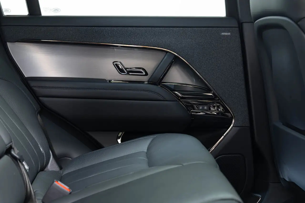 Land Rover Range Rover Sport photo Land Rover Range Rover Sport