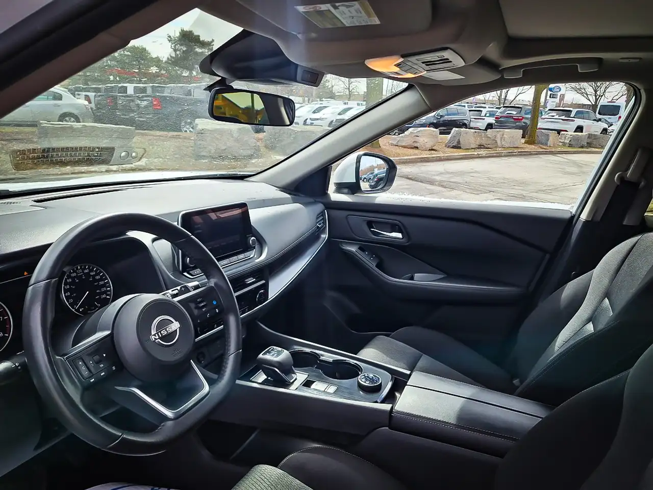 Nissan Rogue снимка Nissan Rogue
