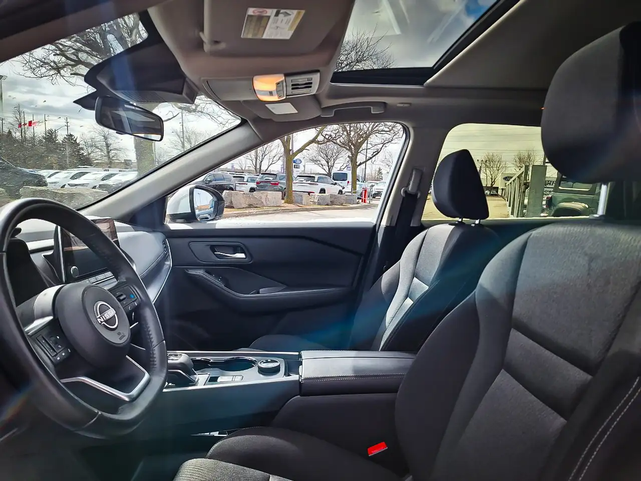 Nissan Rogue снимка Nissan Rogue