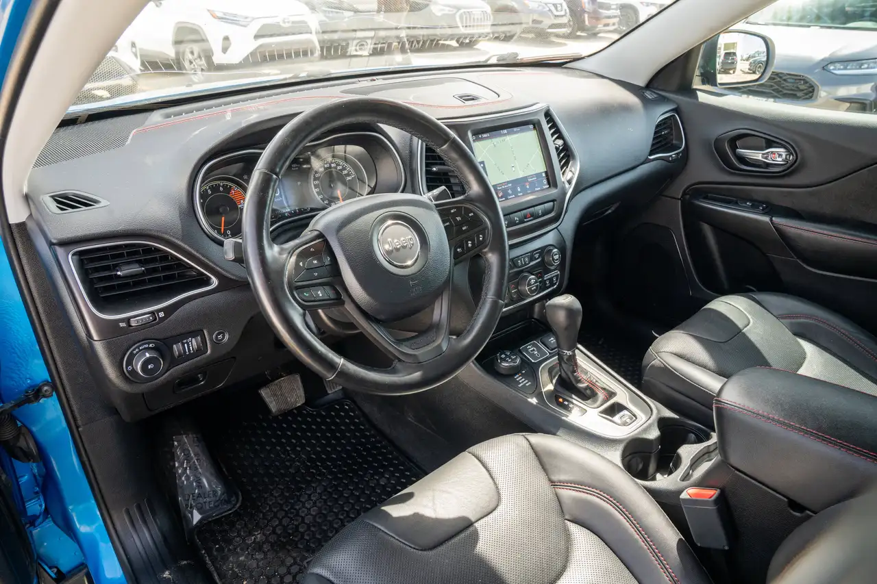 Jeep Cherokee снимка Jeep Cherokee