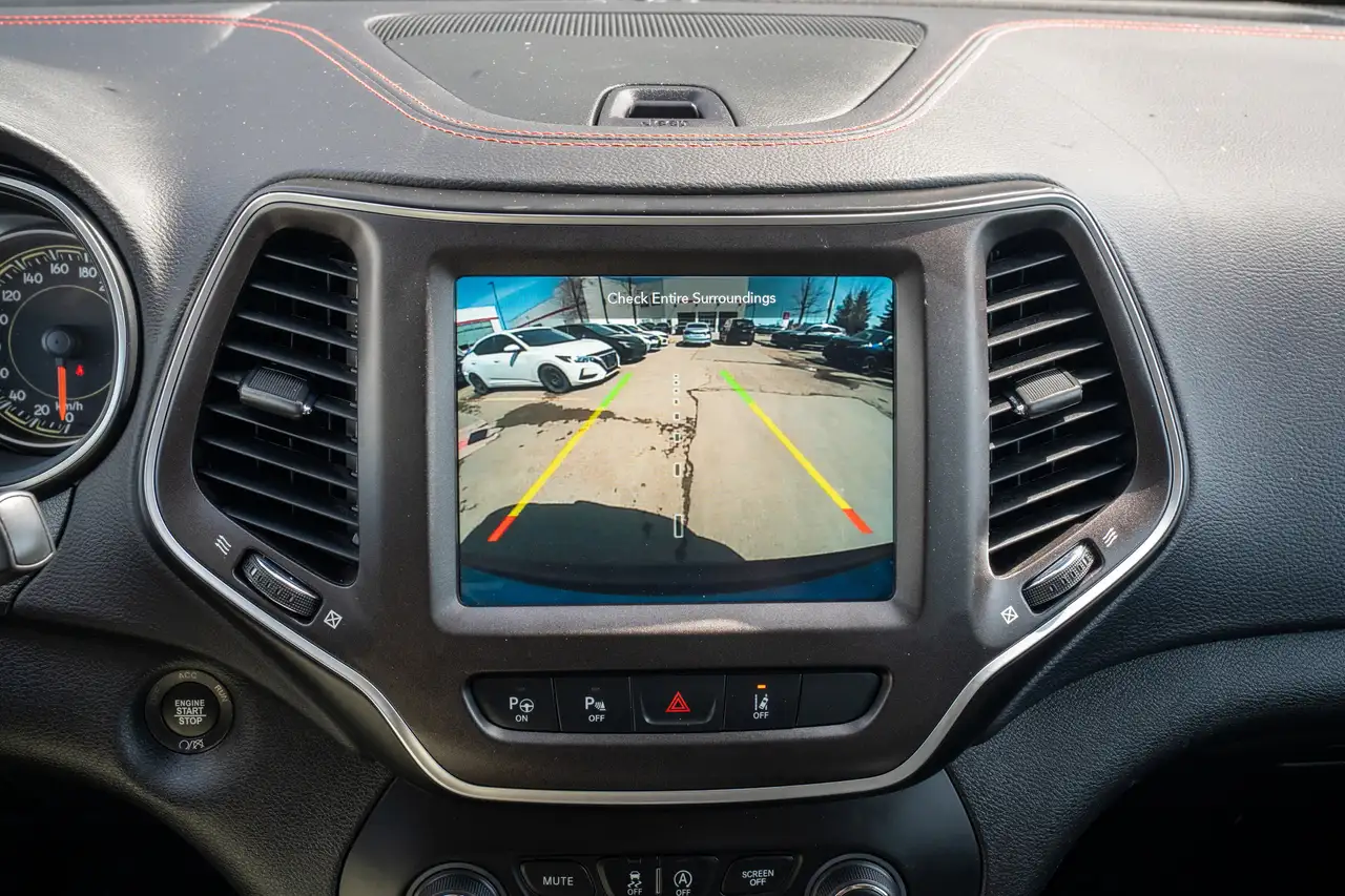 Jeep Cherokee снимка Jeep Cherokee