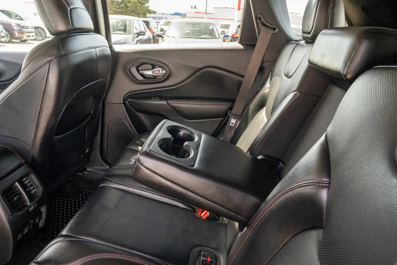 Jeep Cherokee снимка Jeep Cherokee