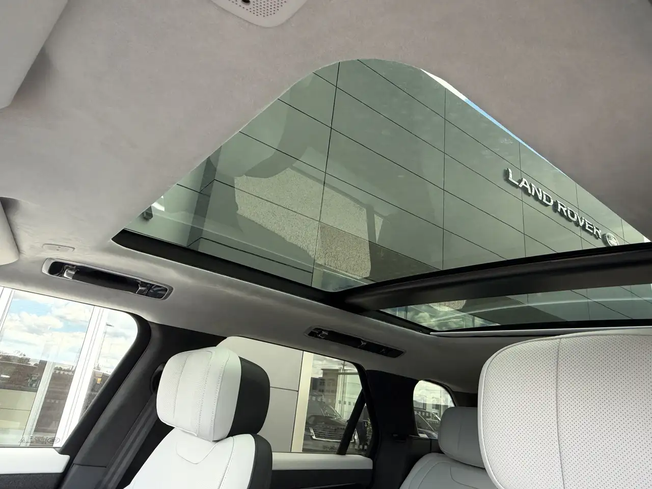 Land Rover Range Rover Sport photo Land Rover Range Rover Sport