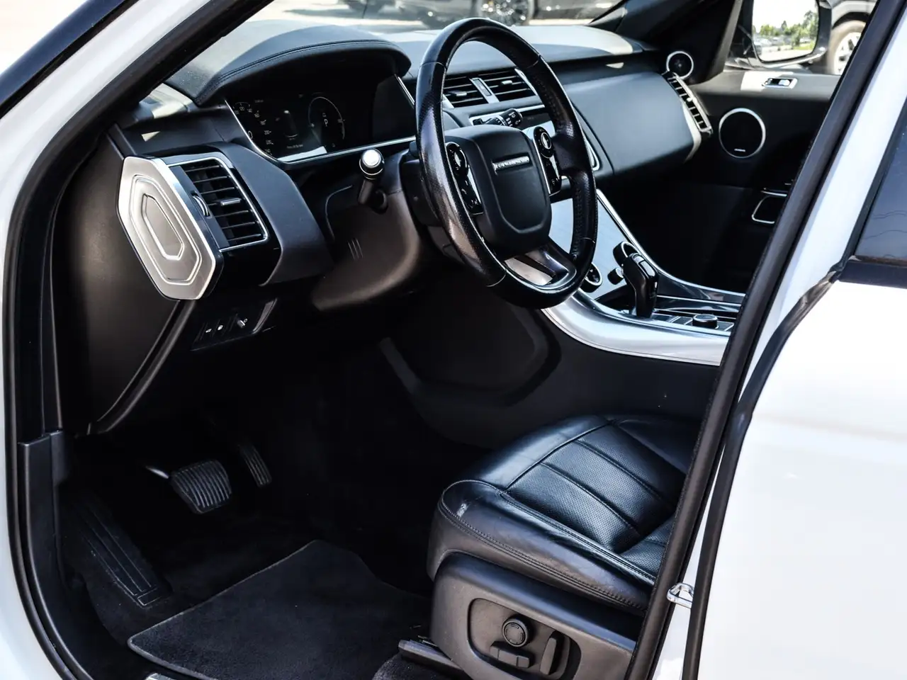 Land Rover Range Rover Sport photo Land Rover Range Rover Sport