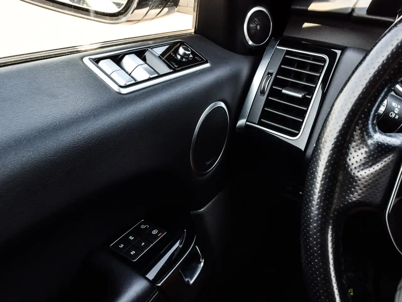 Land Rover Range Rover Sport photo Land Rover Range Rover Sport