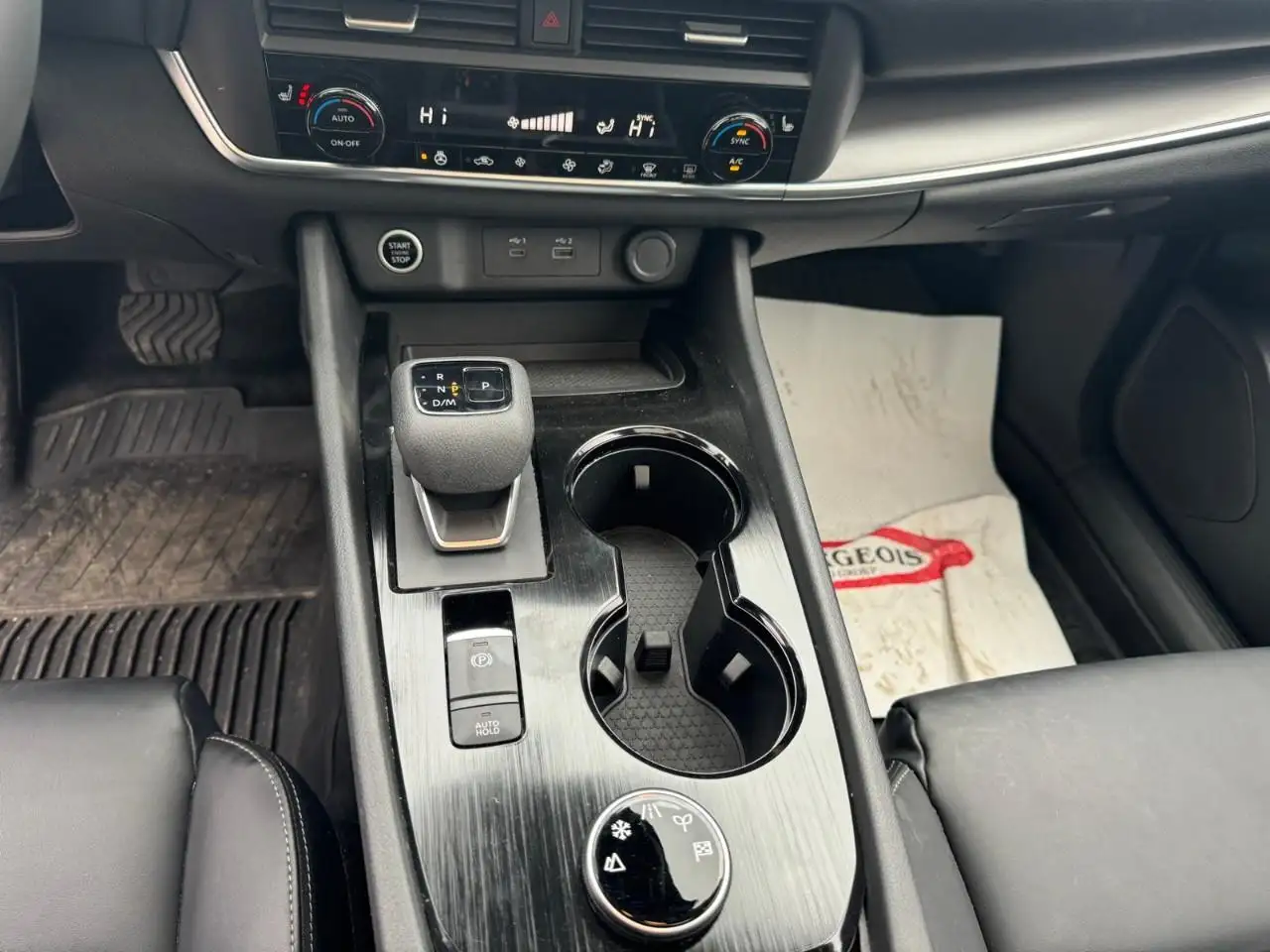 Nissan Rogue снимка Nissan Rogue