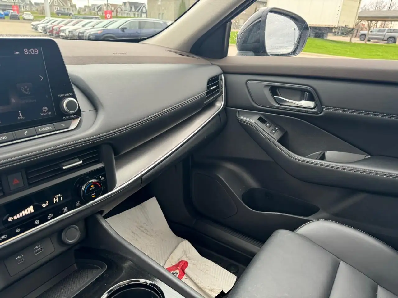 Nissan Rogue снимка Nissan Rogue