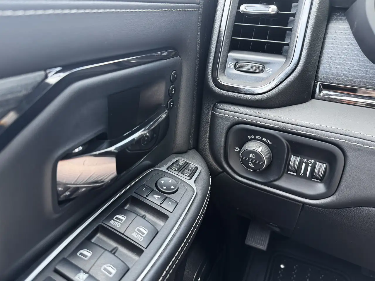 RAM 3500 photo RAM 3500