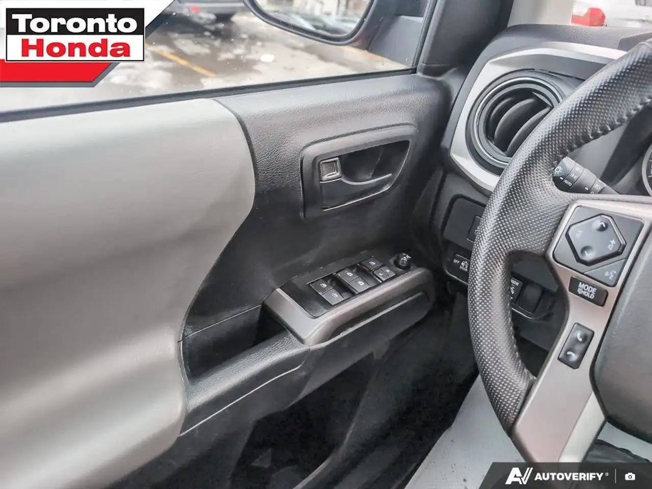 Toyota Tacoma снимка Toyota Tacoma