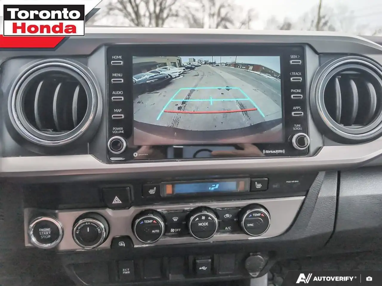 Toyota Tacoma снимка Toyota Tacoma