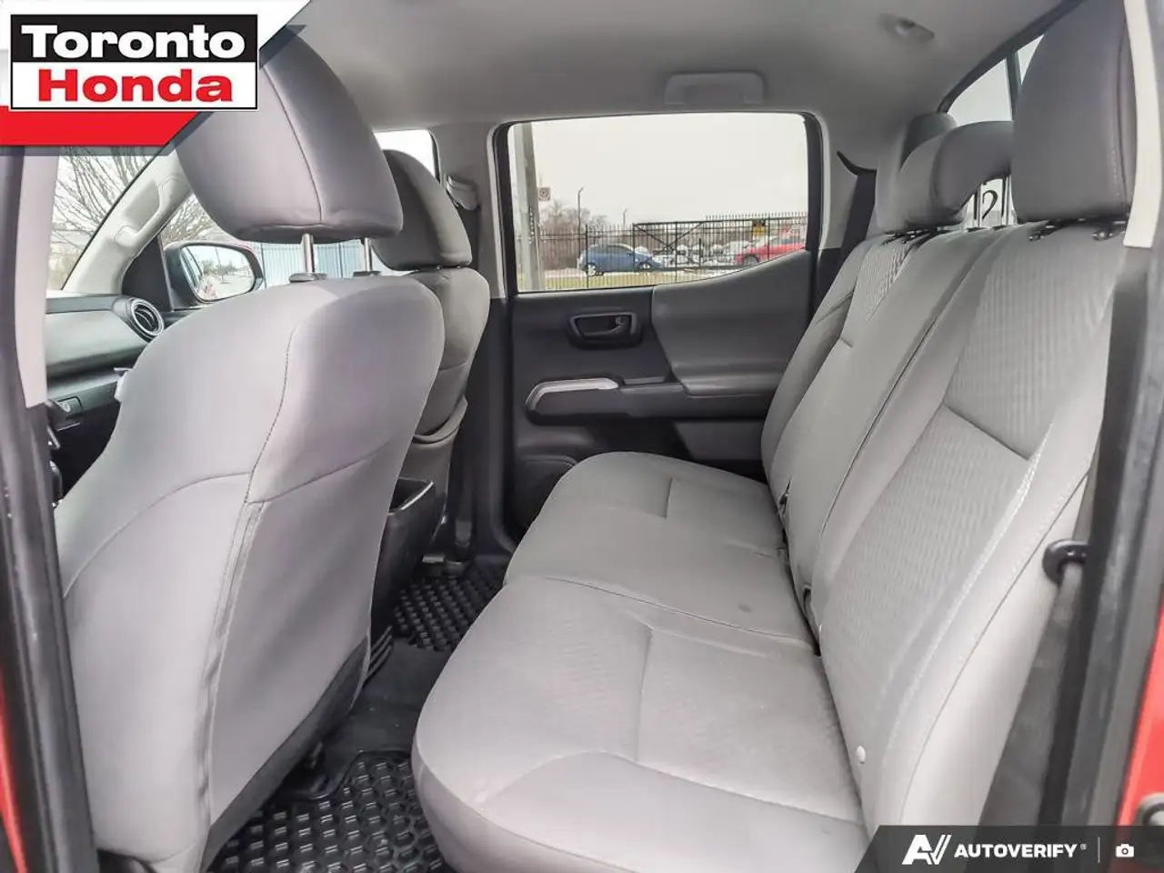 Toyota Tacoma снимка Toyota Tacoma