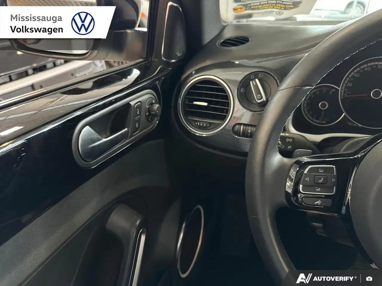 Volkswagen Beetle снимка Volkswagen Beetle