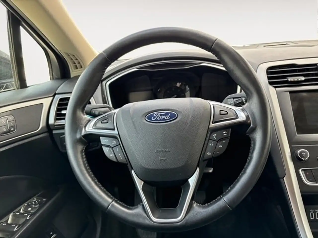 Ford Fusion Hybrid снимка Ford Fusion Hybrid
