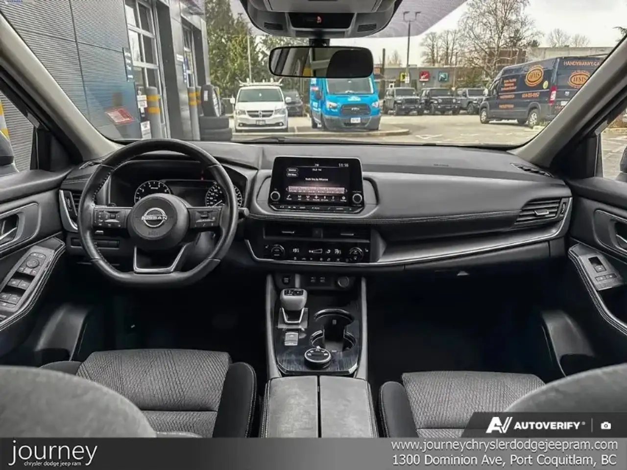 Nissan Rogue снимка Nissan Rogue