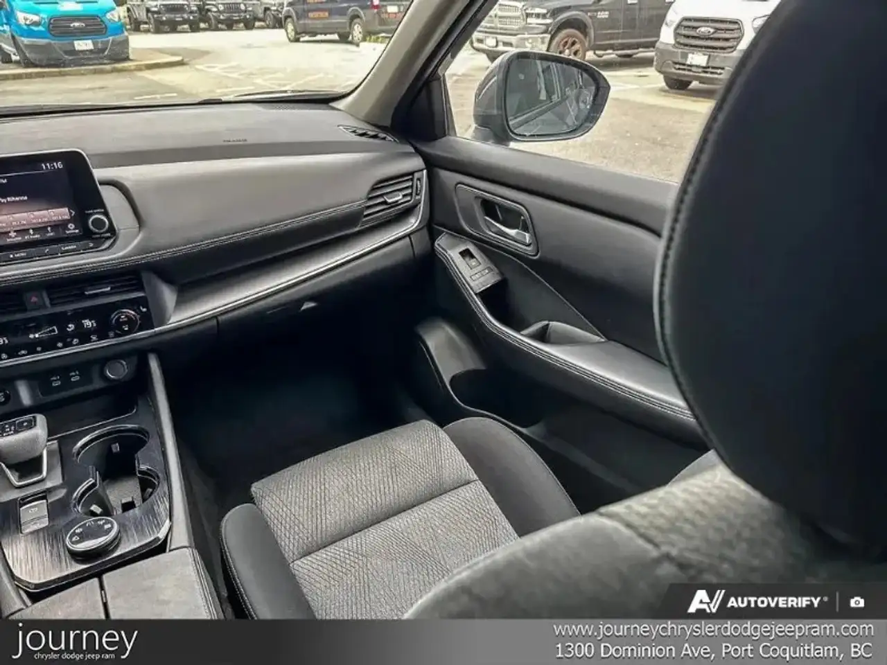 Nissan Rogue снимка Nissan Rogue