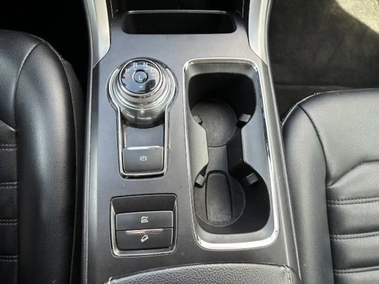 Ford Fusion Hybrid снимка Ford Fusion Hybrid