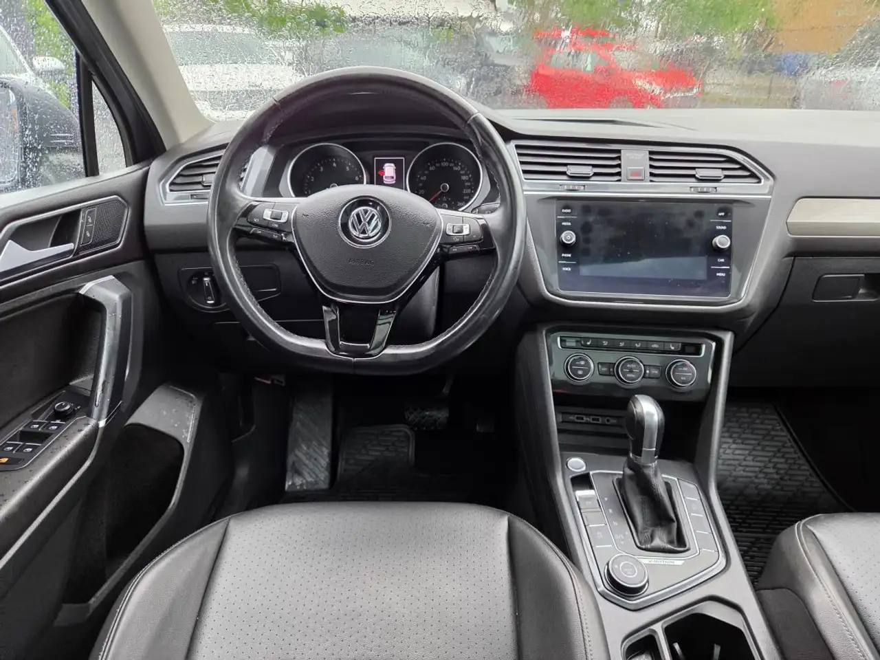 Volkswagen Tiguan снимка Volkswagen Tiguan