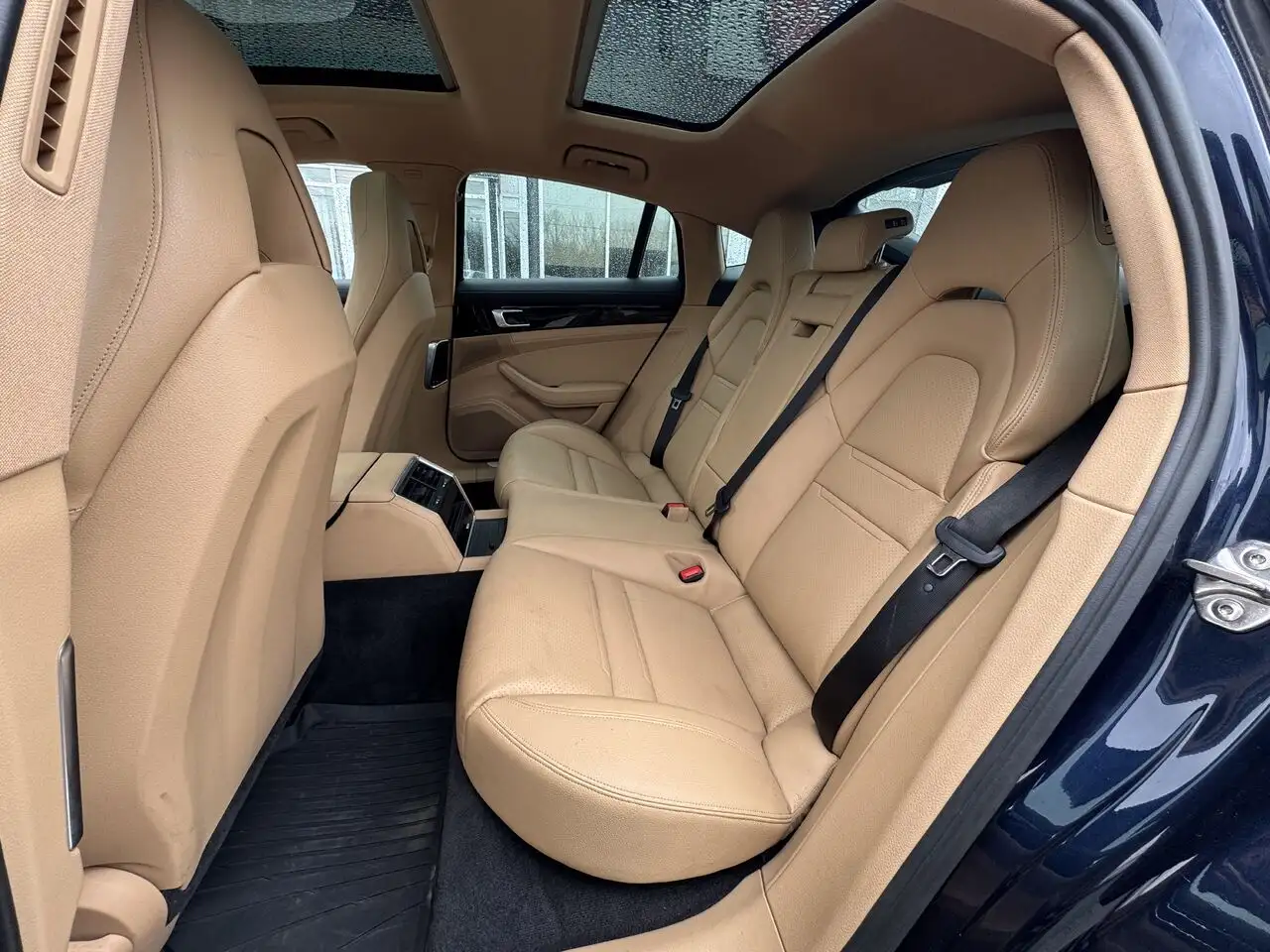 Porsche Panamera снимка Porsche Panamera