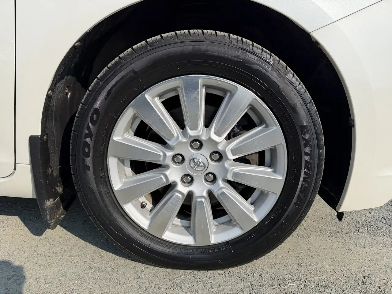 Toyota Sienna photo Toyota Sienna