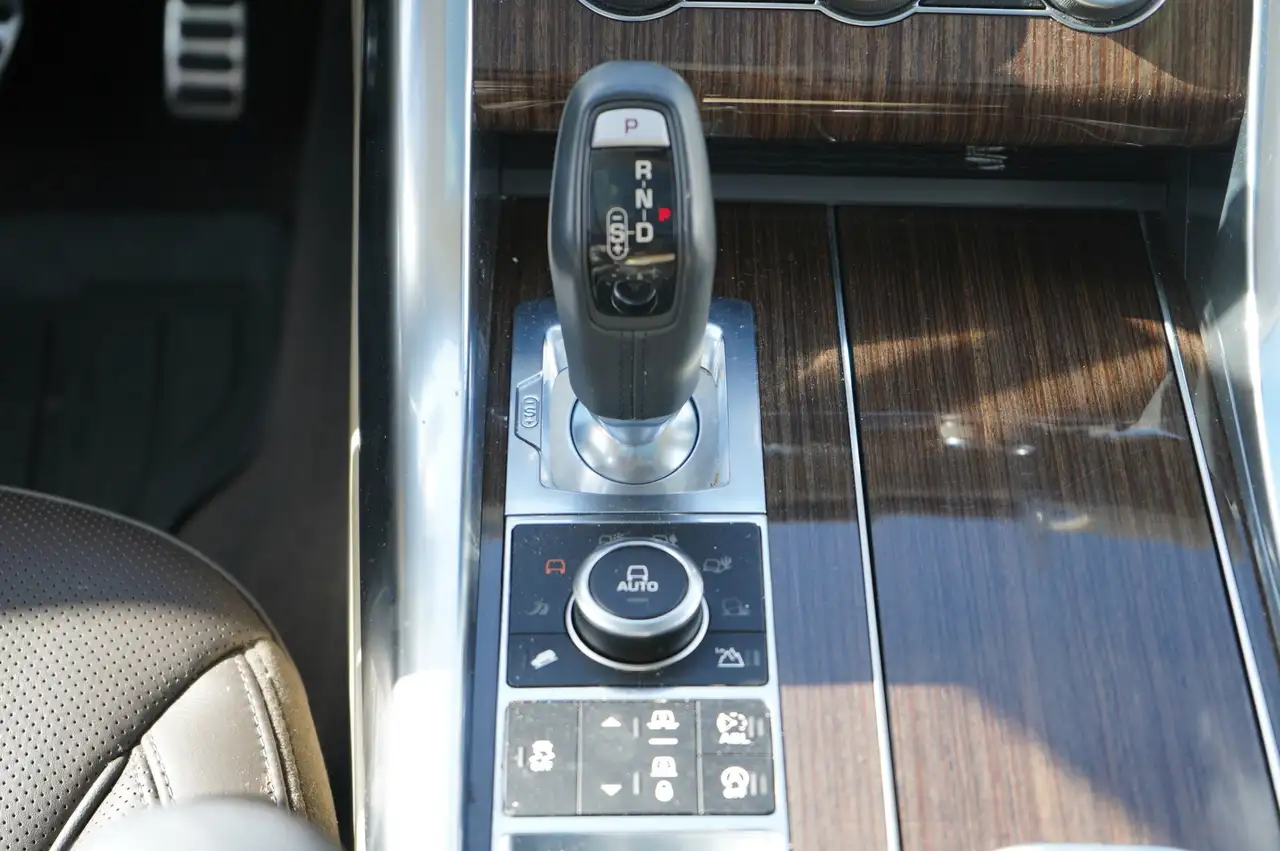 Land Rover Range Rover Sport снимка Land Rover Range Rover Sport