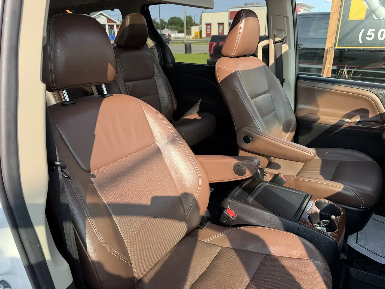 Toyota Sienna photo Toyota Sienna