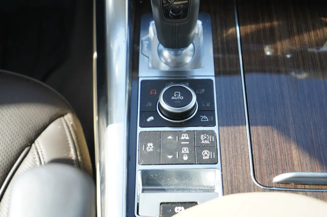 Land Rover Range Rover Sport снимка Land Rover Range Rover Sport