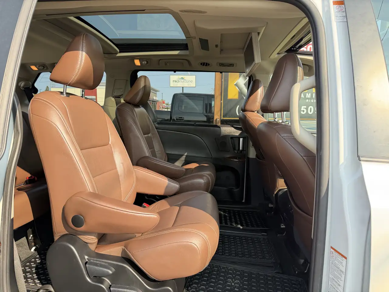 Toyota Sienna photo Toyota Sienna