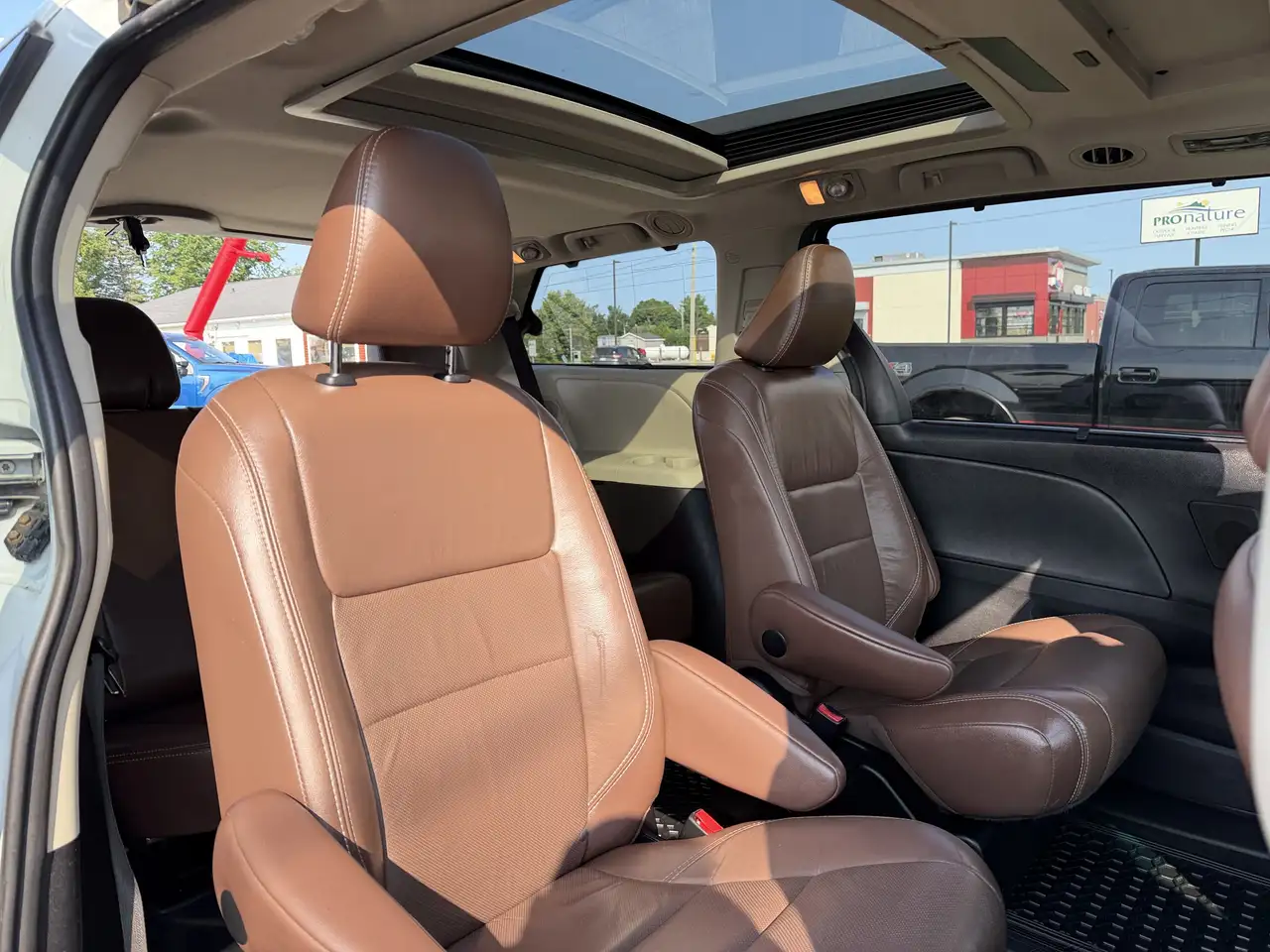 Toyota Sienna photo Toyota Sienna